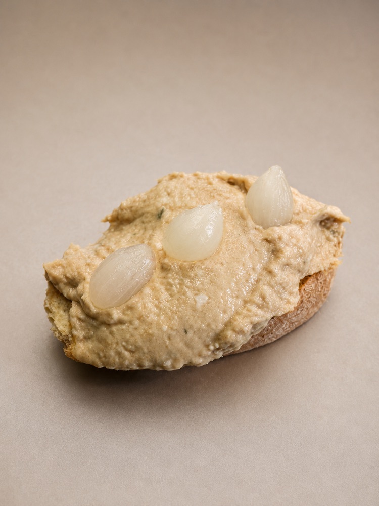 Cicchetto con crema di tonno e cipolline in agrodolce
