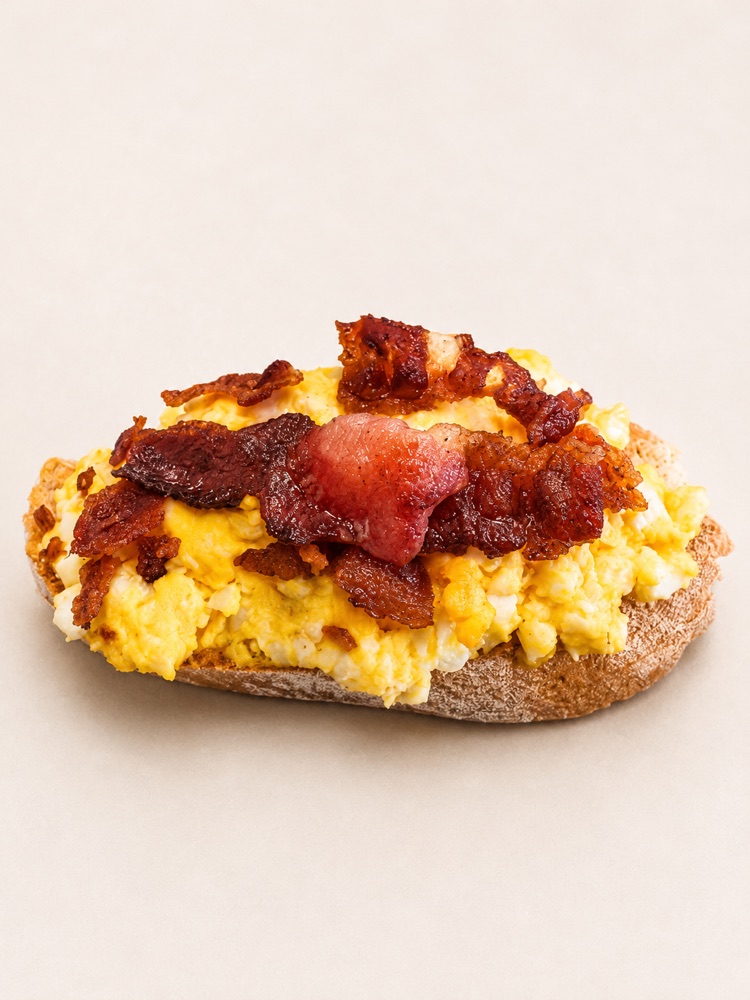 Cicchetto con crema di uova e pancetta croccante